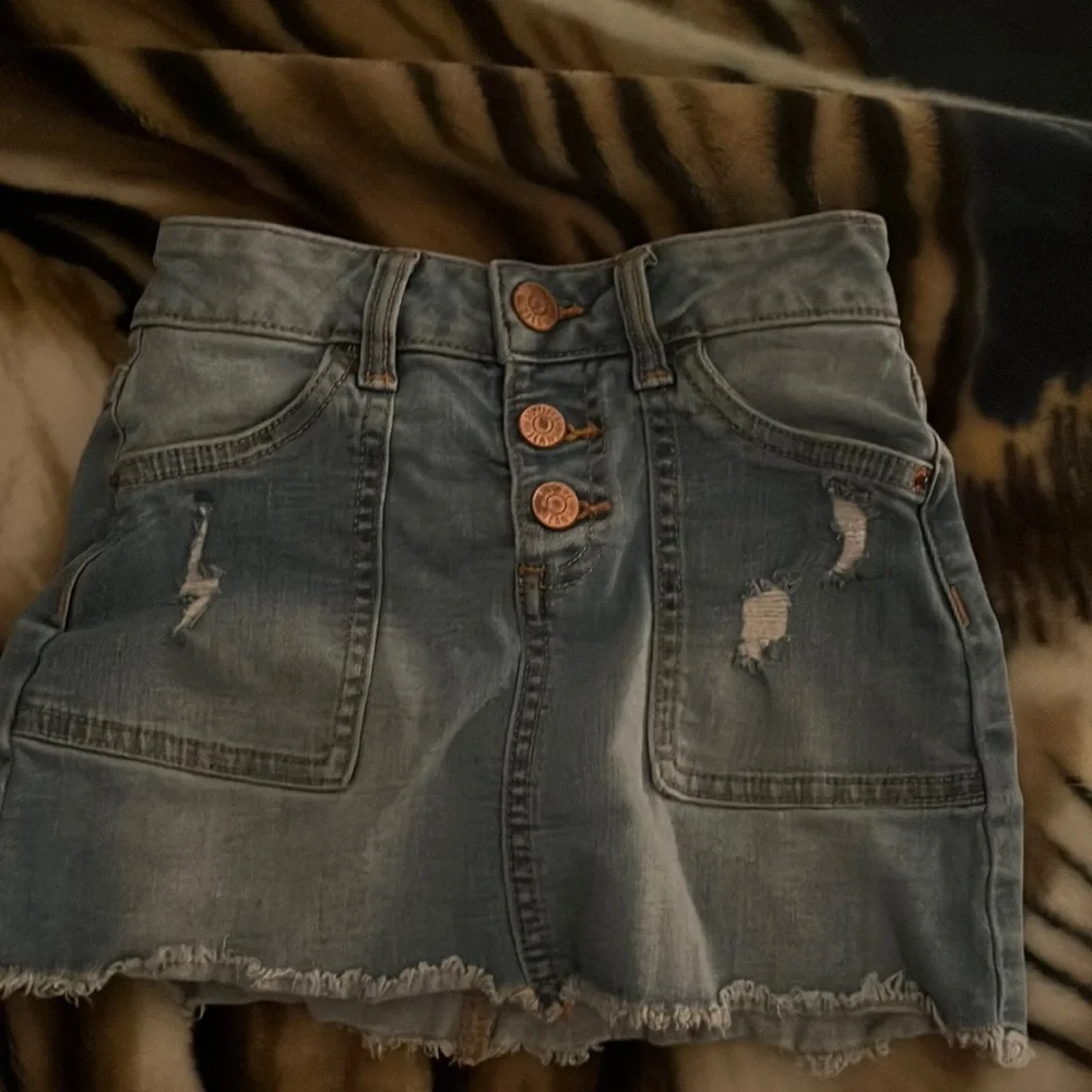 Little girls skirt with build in shorts!!! Size 6 from Justice! - Picture 1 of 3